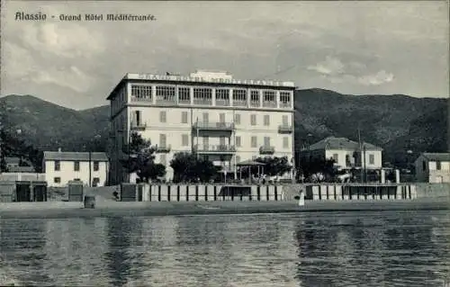 Ak Alassio Liguria, Grand Hôtel Méditerranée, Meerblick, Berge im Hintergrund