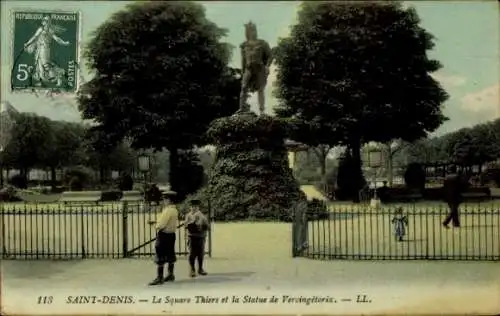 Ak Saint Denis Seine-Saint-Denis, Square Thiers, Statue de Vercingetorix