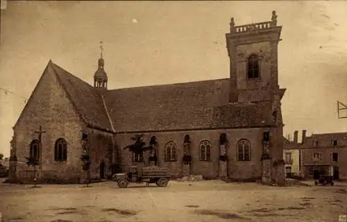 Ak Sarzeau Morbihan, Kirche, Alter Stil, Auto