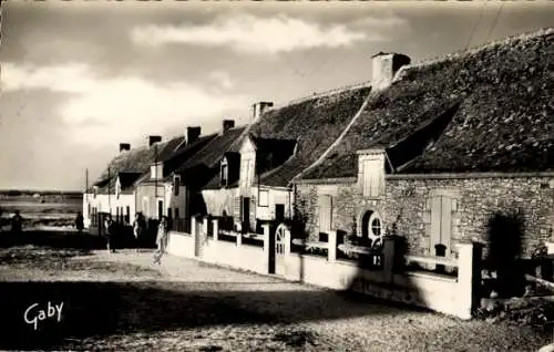 Ak Penerf Damgan Morbihan, Historische steinerne Häuser, ruhige Landschaft, Menschen unterwegs