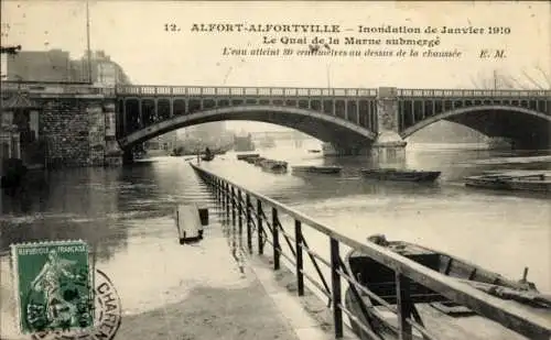 Ak Alfortville Val de Marne, Brücke, überflutete Ufer, Schiffe, Januar 1910