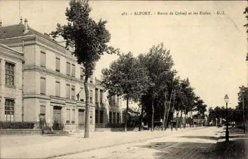 Ak Alfortville Val de Marne, Alfort, Route de Créteil et les Ecoles, Gebäude, Bäume, Laternen