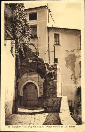 Ak Luceram Alpes Maritimes, Alter Torbogen,  Architektur, steile Gasse, mediterranes Ambiente