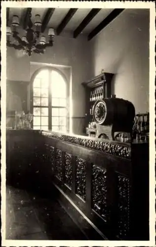 Ak Mandelieu la Napoule Alpes Maritimes, Alte Bar, Holztheke, verziertes Interieur, Fenster, nost