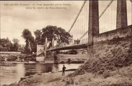 Ak Les Ormes Vienne, Pont suspendu
