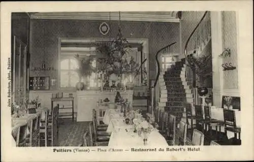 Ak Poitiers Vienne, Restaurant im Hotel Robert, Platz d'Armes, Innenansicht, elegantes Ambiente