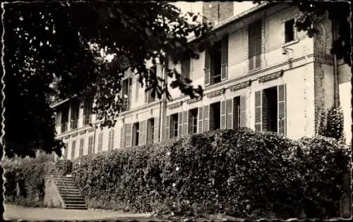 Ak Vallery Yonne, Historisches Gebäude, Treppe, Begrünung, Fenstergitter