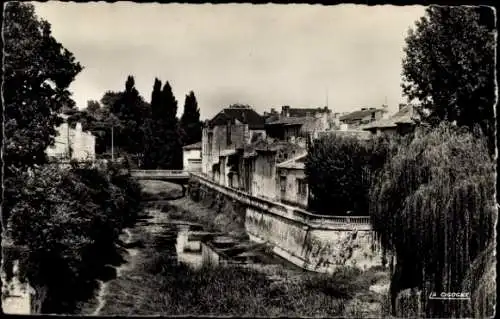 Ak Fontenay le Comte Vendée, Un bord d'eau, la Vendee