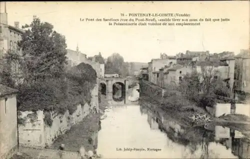 Ak Fontenay le Comte Vendée, Le Pont des Sardines, vue du Pont-Neuf