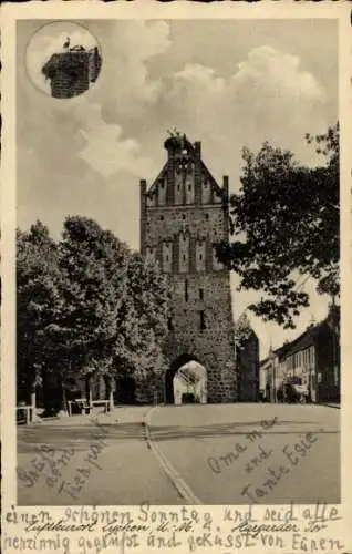 Ak Lychen in der Uckermark, Stadtansicht mit Stadttor, schöner Sonntag, Grüße von Oma, Tante Esie
