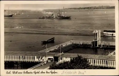 Ak Kiel, Blick vom Bellevue Hotel, Hafenansicht, Dampfer, Schiffe
