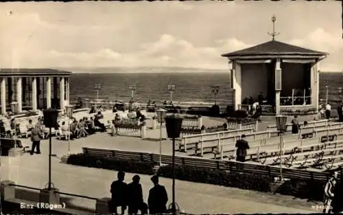 Ak Seebad Binz auf Rügen, Aussicht auf die Strandpromenade, Menschen, Pavillon, Meer