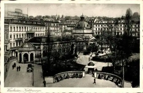 Ak Wiesbaden in Hessen, Stadtansicht, Kochbrunnen,  Gebäude, Menschen, Bäume