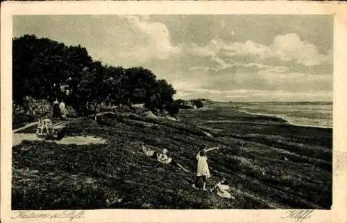 Ak Keitum auf Sylt, Landschaftsaufnahme, Kinder am Strand, idyllische Umgebung, Wolken