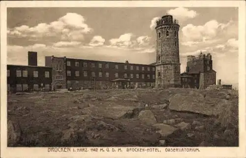 Ak Brocken im Harz, Brocken-Hotel, Observatorium, 1142 m, Harz,  Landschaft