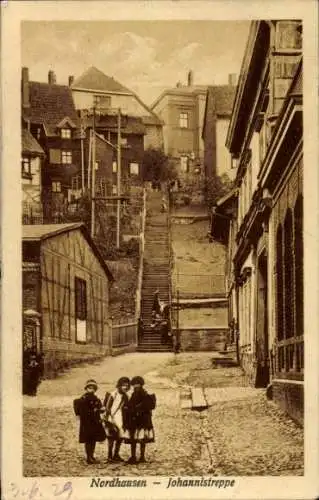 Ak Nordhausen am Harz, Johannistreppe, drei Kinder,  Gebäude, Treppenstraße