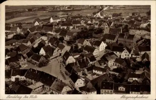 Ak Landsberg im Saalekreis, Fliegeraufnahme,  Stadtansicht, alte Gebäude, Straßenansicht