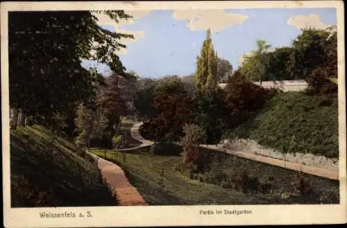 Ak Weißenfels an der Saale, Stadtgarten, Parklandschaft, Wege, Bäume, blauer Himmel