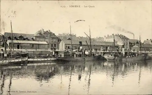 Ak Lorient Morbihan, Hafenansicht von  Boote, Gebäude am Quai,  