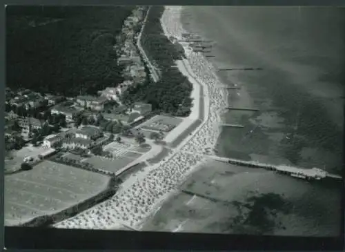 Ak Fulgen Ostseebad Kühlungsborn, Blick auf den Strand von Kühlungsborn mit vielen Menschen, d...