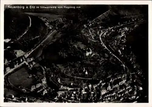 Ak Neuenbürg an der Enz Schwarzwald, Luftaufnahme von Neuenbürg, Schwarzwald, Dorfansicht