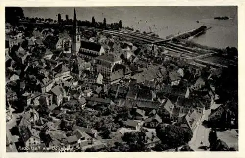 Ak Radolfzell am Bodensee, Luftaufnahme von Radolfzell, Kirche, Häuser, See