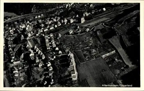 Ak Altenhundem Lennestadt im Sauerland, Luftaufnahme von  Sauerland, Landschaft, Gebäude
