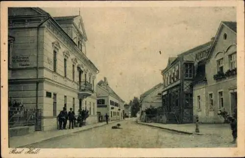 Ak Bad Hall Oberösterreich, Stadtansicht, Häuserzeile, Rollerdend, Apotheke