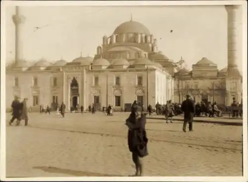 Ak Konstantinopel Istanbul Türkei, Historische Architektur, Menschen auf Straße, früh 20. Jahrhun