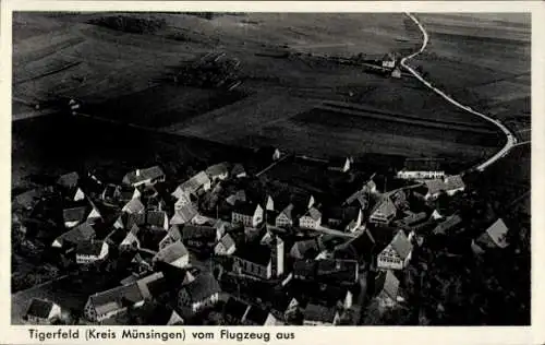 Ak Tigerfeld Pfronstetten in Baden Württemberg, Luftaufnahme von Tigerfeld, ländliche Landschaft,
