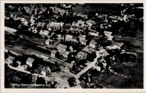 Ak Teley Theley Tholey im Saarland, Luftaufnahme von  Häuser, Kirche, ruhige Landschaft