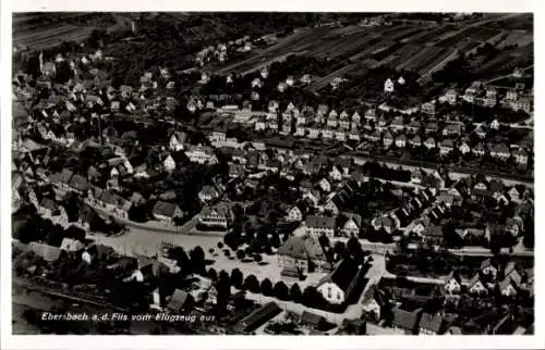 Ak Ebersbach an der Fils, Luftaufnahme von Ebersbach, Wohngebiete, Straßen, Flugzeugperspektive