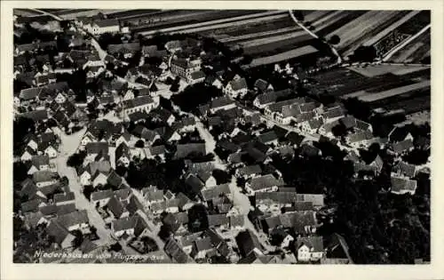 Ak Niederhausen am Rhein Rheinhausen im Breisgau, Luftaufnahme von Niederhausen, viele Häuser, lä