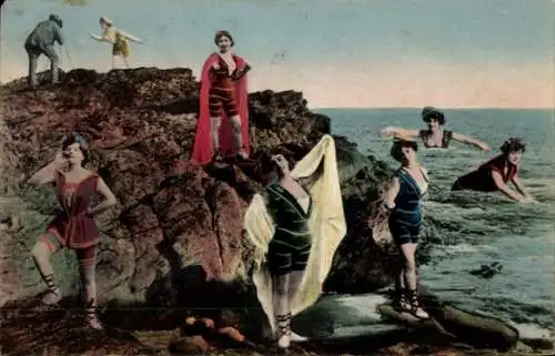 Ak Felsen, Frauen in Badekleidung