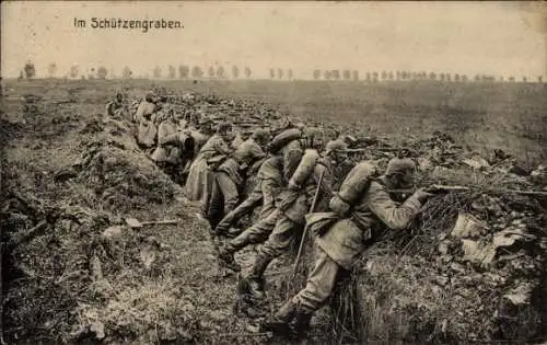 Ak Deutsche Soldaten in einem Schützengraben, 1. WK