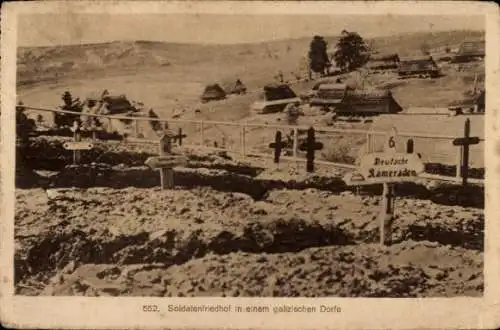Ak Galizien Ukraine, Soldatenfriedhof in einem galizischen Dorf, Deutsche Kameraden, Gräber