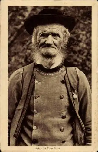 Foto Ak Portrait Tapferer alter Mann in Tracht