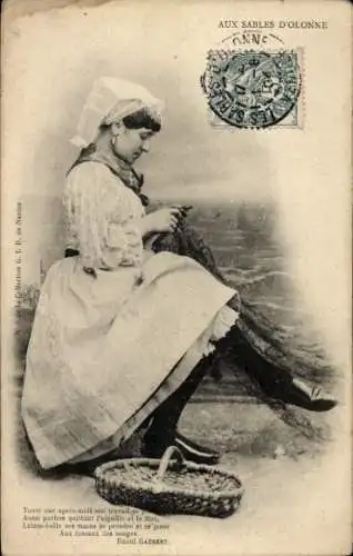 Ak Les Sables d'Olonne Vendée, Junge Frau sitzend
