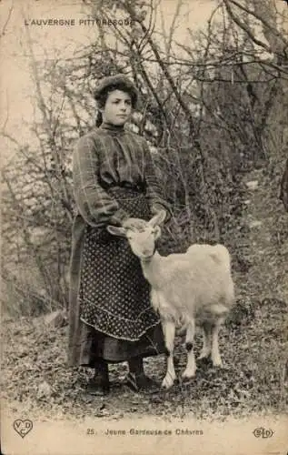 Ak Auvergne, Ziegenhirtin in Tracht