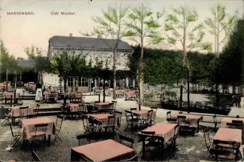 Ak Mariánské Lázně Marienbad Region Karlsbad, Café Maxthal, Garten mit Tischen und Stühlen, Bä...