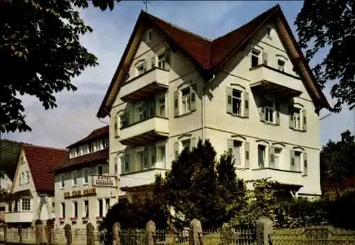 Ak Bernbach Bad Herrenalb im Schwarzwald, Hotel Kühler Brunnen, dreigeschossiges Gebäude, klare A
