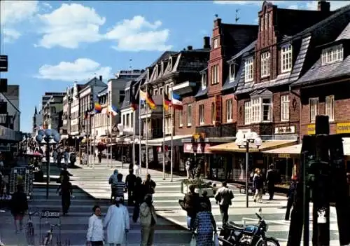 Ak Westerland auf Sylt, Friedrichstraße, Fußgängerzone, Geschäfte, Flaggen