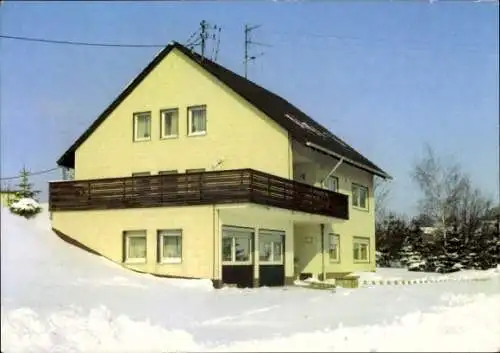 Ak Geroldsgrün im Frankenwald Oberfranken, Gästehaus Adelheid, dreigeschossiges Haus, Schnee, bla