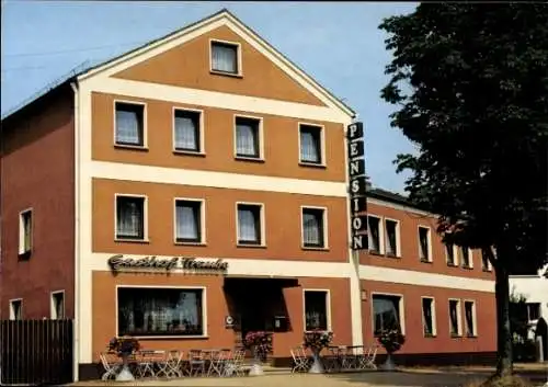 Ak Allersberg in Mittelfranken, Gasthof Traube, Pension, hellorange Fassade, Terrasse, Pflanzen