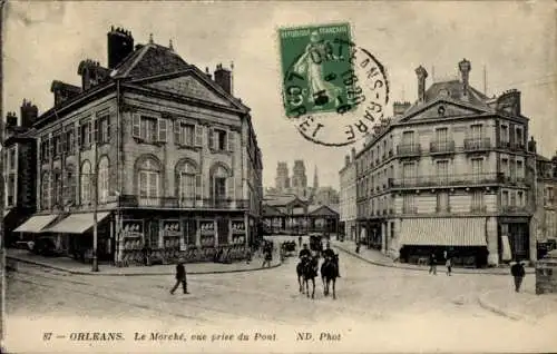 Ak Orléans Loiret,  Marktansicht, Brücke, Historische Architektur, Reiter
