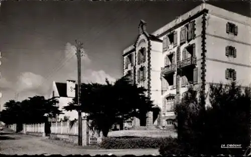 Ak Penthièvre Saint Pierre Quiberon Morbihan, Hoteleingang LA CIGOGNE, vierstöckiges Gebäude, Bäu