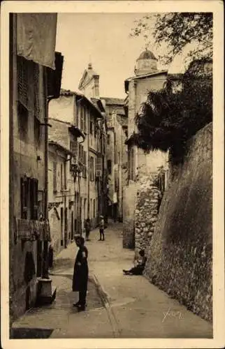 Ak Villefranche sur Mer Alpes Maritimes, Rue Baron de Brés
