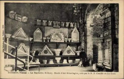 Ak Poitiers Vienne, Le Baptistère St-Jean, Musée d'Art Mérovingien,  Artefakte