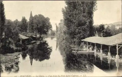 Ak Poitiers Vienne, Fluss Le Clain, Brücke Pont Saint-Cyprien, Bäume, Wasseransicht