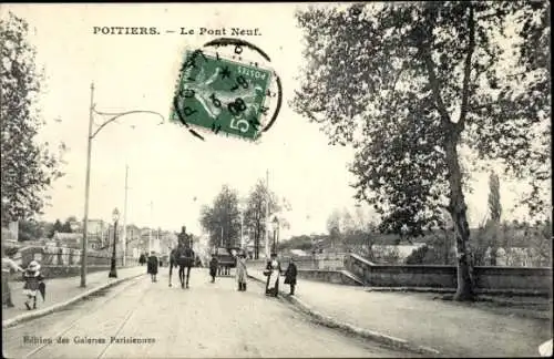 Ak Poitiers Vienne, Le Pont Neuf, Straße mit Pferd und Fußgängern, Bäume, alte Architektur